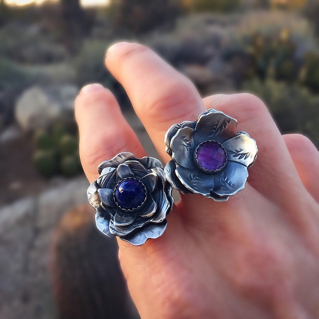 Flower rings with amethyst and lapis lazuli